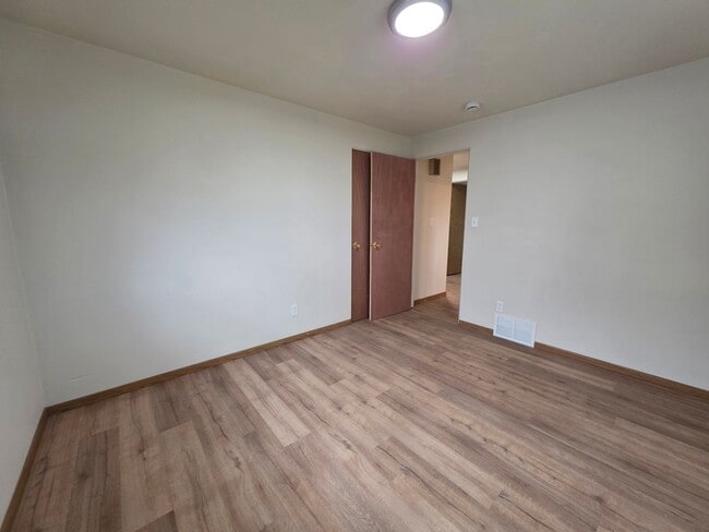 Building Photo - 1254-1256 Meadow Ln