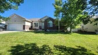 Building Photo - 883 W 2100 S