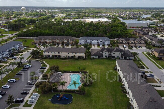 Building Photo - 2210 Seven Oaks Dr