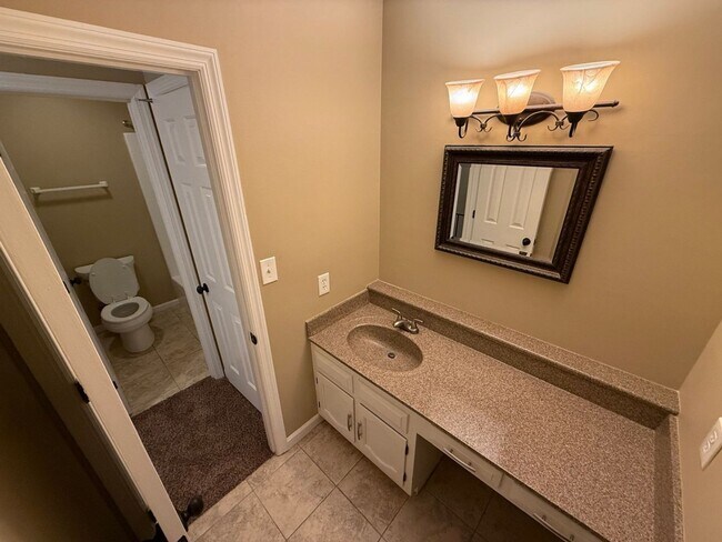 Building Photo - ** Holiday Special ** No rent until January 1st, 2026 plus $100 CASH bonus - Exp. 12/31/25