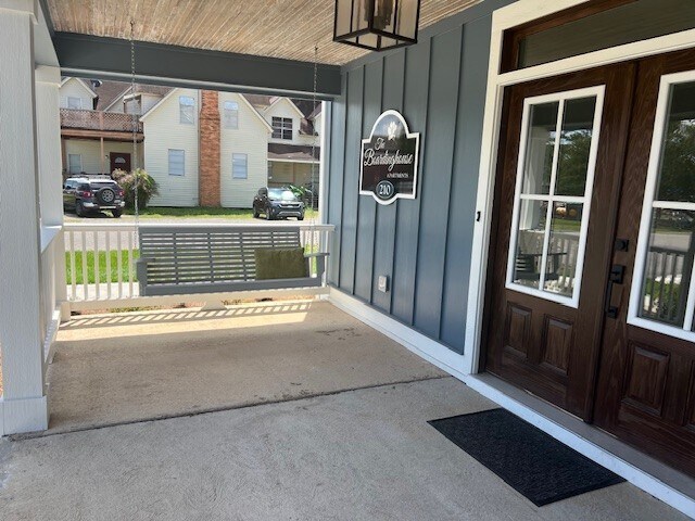 Building Photo - 210 S Trammell St