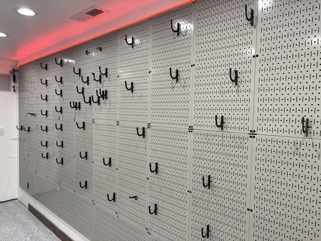 Building Photo - 901 E 800 N