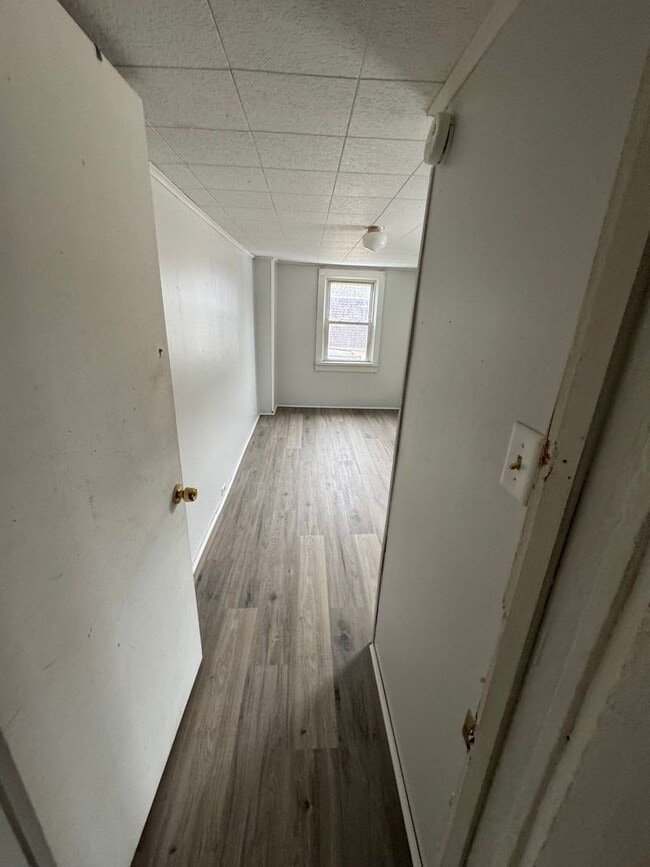 Building Photo - 2 bed 1 bath