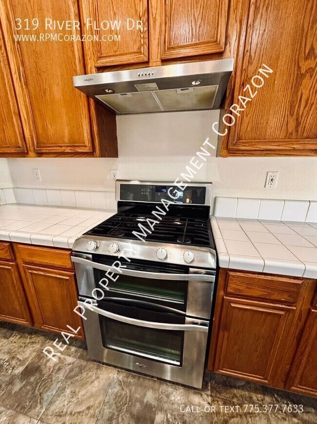 Building Photo - 319 River Flow Dr