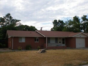 Building Photo - 3 Bedroom, 1 Bath Home with 1 car attached...