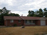 Building Photo - 3 Bedroom, 1 Bath Home with 1 car attached...
