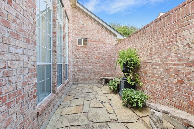 Building Photo - 1527 Orchard Park Dr