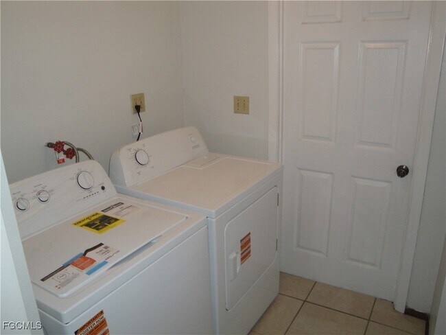 Building Photo - 620 Robert Ave