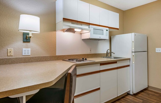 Building Photo - Furnished Studio-Orlando - Altamonte Springs