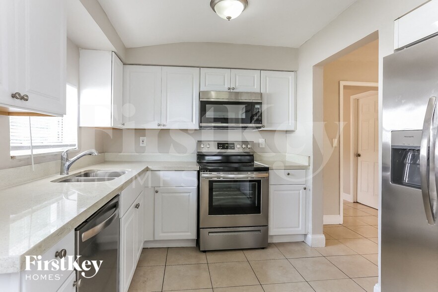 Building Photo - 3751 NW 9th Ct