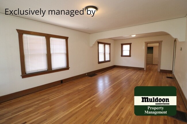 Building Photo - Adorable Ranch Style Home - Pet friendly!