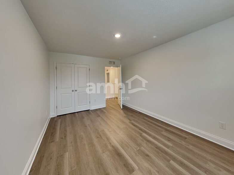 Building Photo - 9199 Henley Ave
