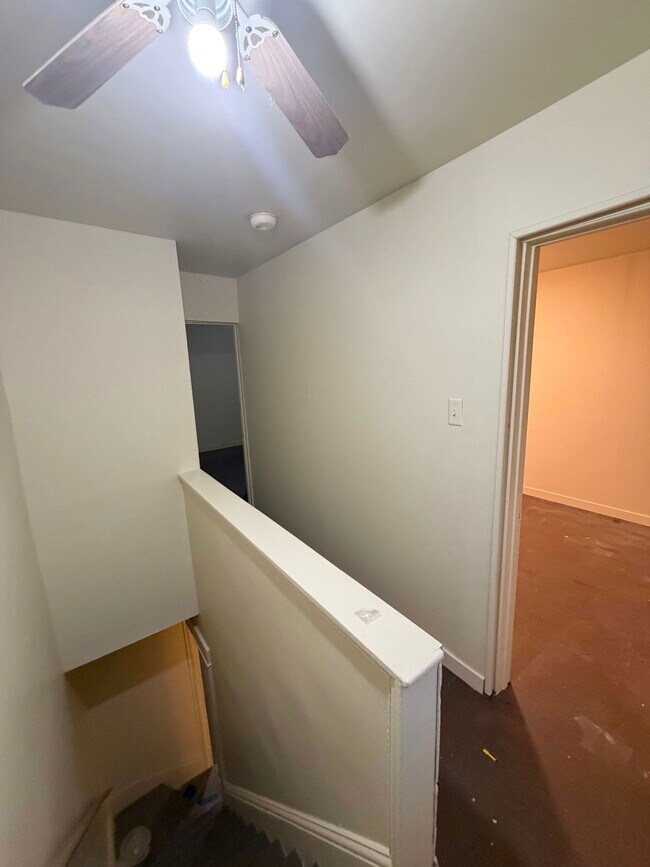 Building Photo - 631 E Madison St