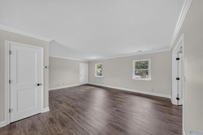 Building Photo - 1208 SE Willowbrook Dr