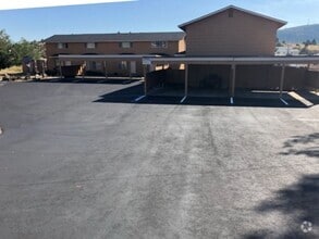 Building Photo - Middle unit in 8-plex complex