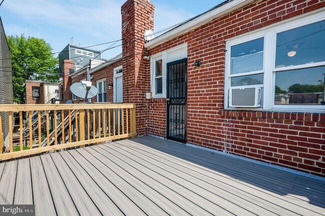 Building Photo - 2538 9th St NW