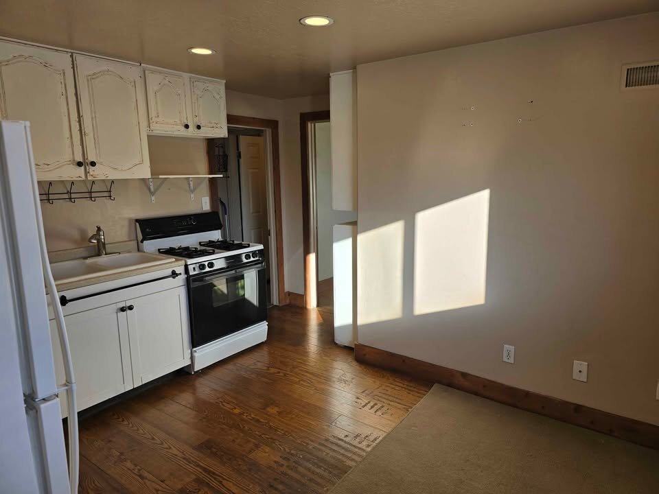 Building Photo - 13551 Rose Canyon Rd