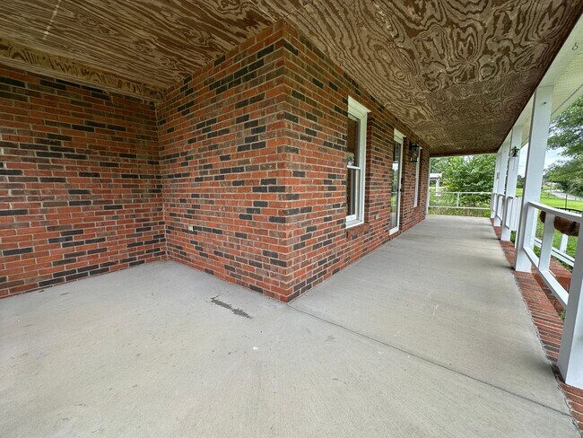Building Photo - 3 bedroom, 2 bath house in Kingsport