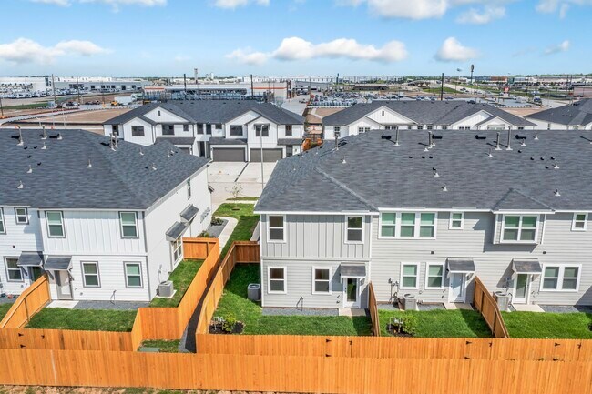 Building Photo - 27839 Western Crk Ct