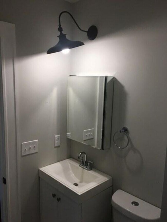 Building Photo - 1131