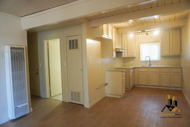 Building Photo - 697 Santiago Ave