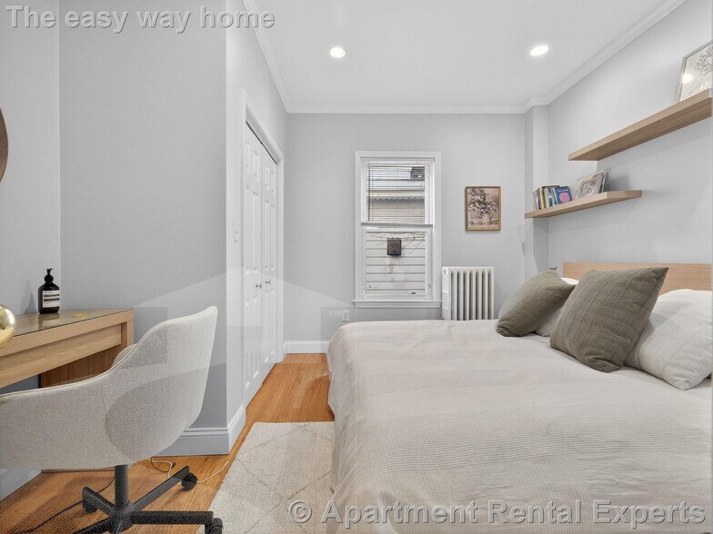 Building Photo - 1576 Cambridge St