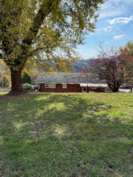 Building Photo - 532 Bays View Rd