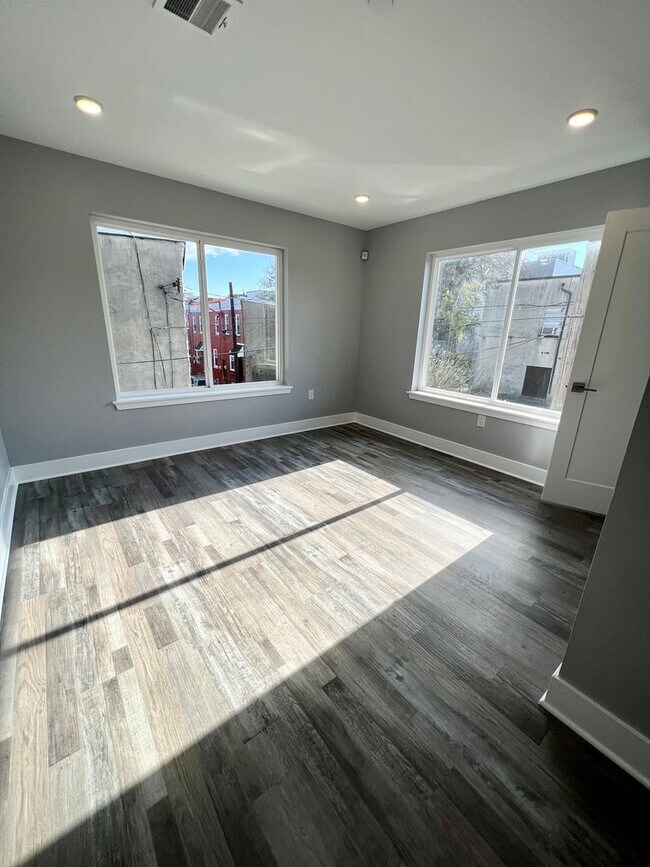 Building Photo - 623 N 36th St
