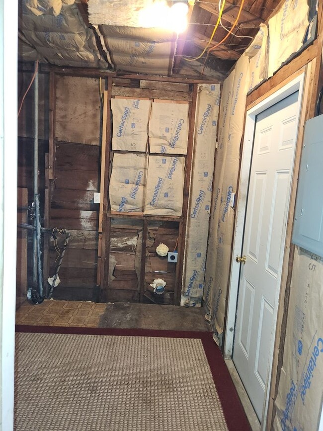 Building Photo - 4 Bedroom 1 Bath House