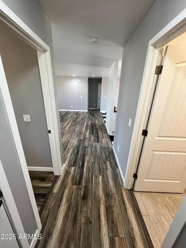 Building Photo - 4552 N Loring Rd