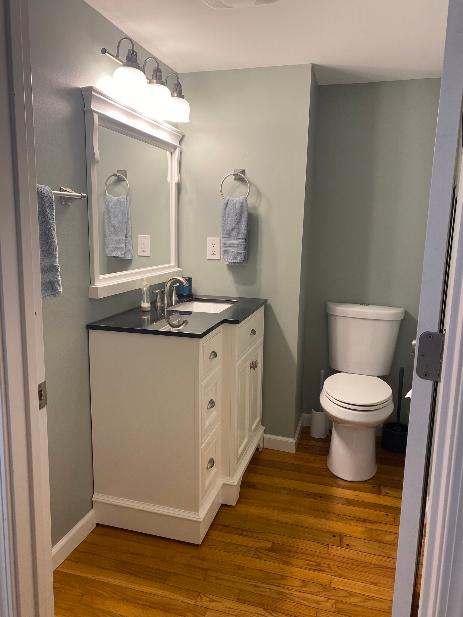 2nd level bedroom half bath - 710 Pine St