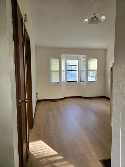 Building Photo - 2124 5th Ave