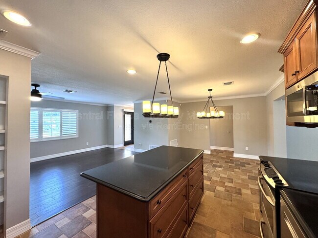 Building Photo - 3465 Balsam Dr