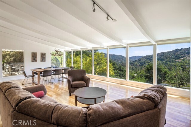 Building Photo - 2870 Benedict Canyon Drive