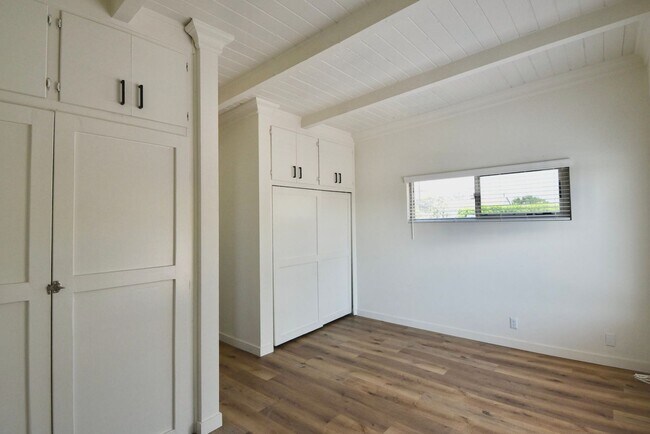 Building Photo - 605-609