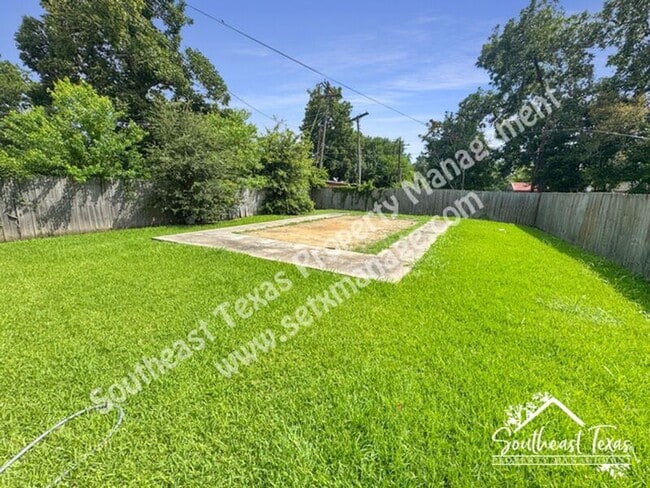 Building Photo - 820 Stilwell Blvd