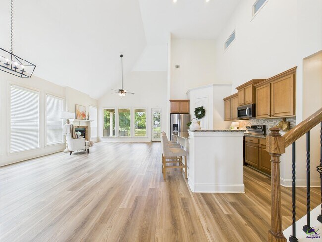 Building Photo - 205 Pebble Stone Pl