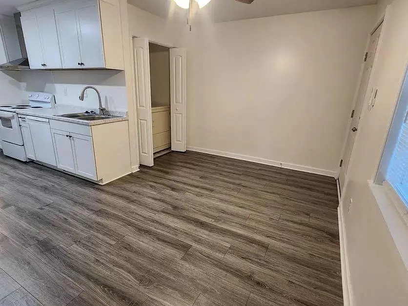 Building Photo - 503 Canal St