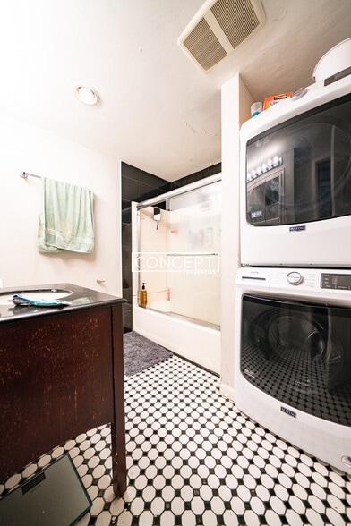 Building Photo - 154 Calumet St