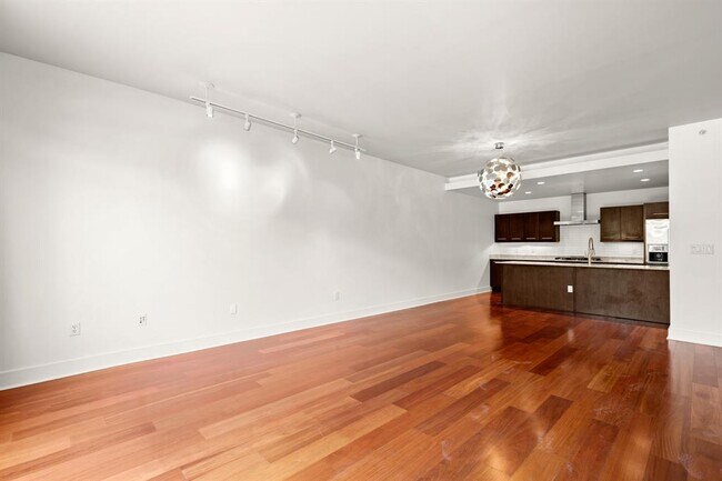 Building Photo - 210 Lee Barton Dr