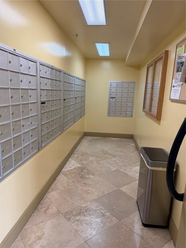 Building Photo - 3500 Coral Wy