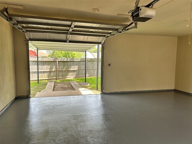 Building Photo - 1601 Washington Dr
