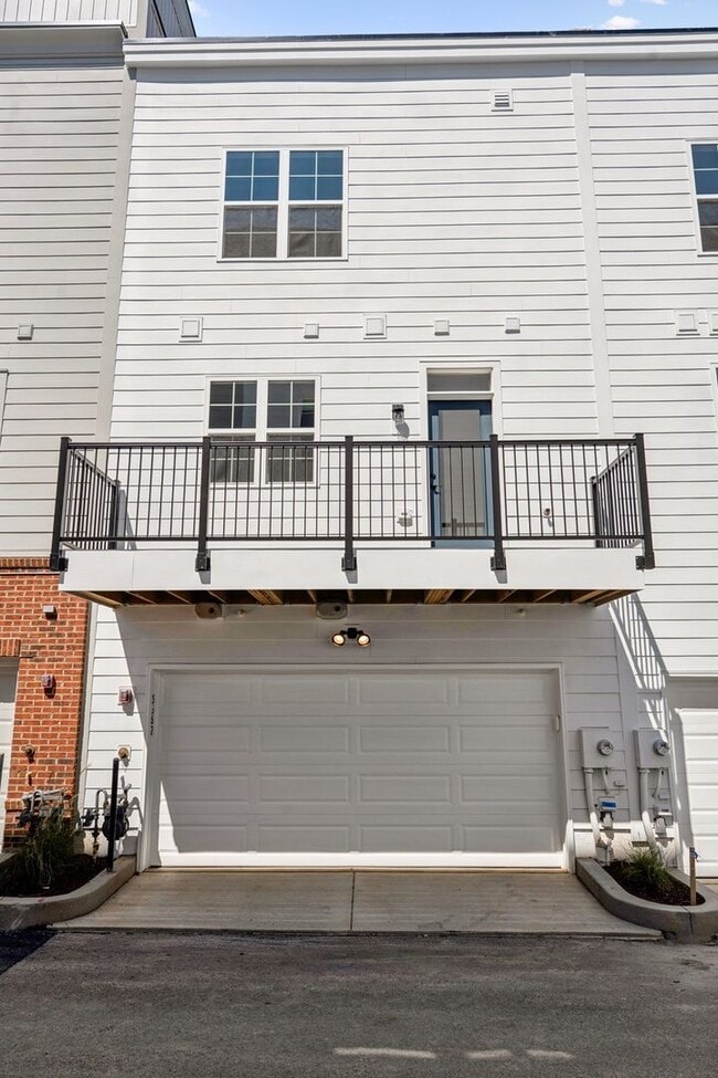Building Photo - Brand New 4 Bedroom, 3.5 Bath Townhome in ...