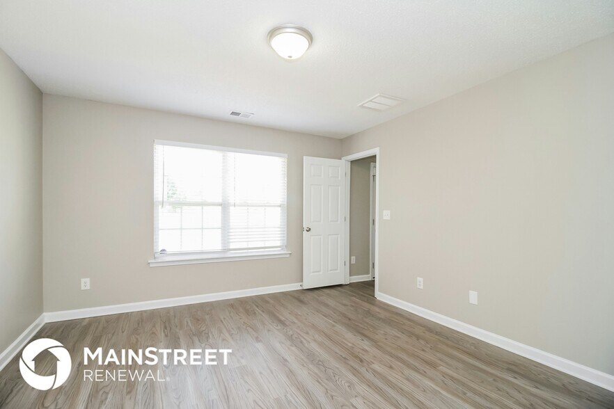 Building Photo - 484 Bedford Knoll Dr