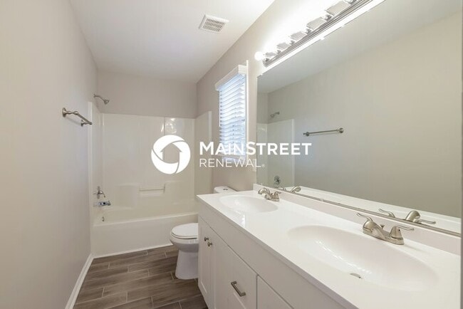 Building Photo - 3 Bedroom Pet-Friendly Home in Zebulon, NC with Main Street Renewal