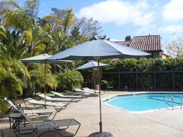 Building Photo - LA JOLLA - 2 Br + Den, Private End Unit To...