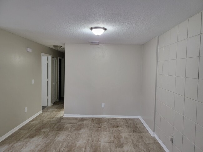 Building Photo - E9th