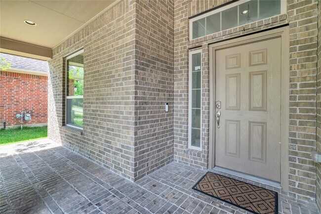 Building Photo - 2450 Garden Shadow Dr