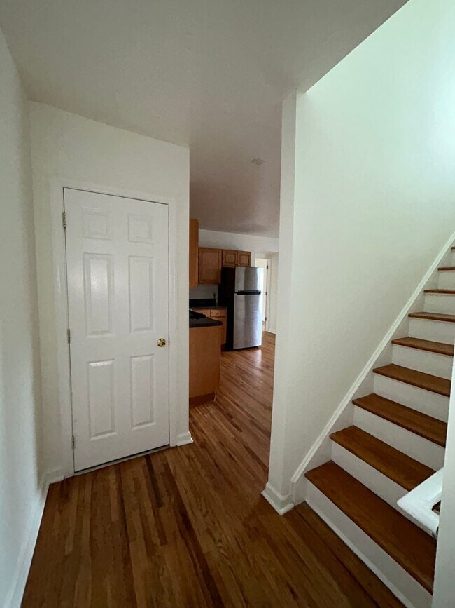 Building Photo - Cozy Home w/2 bath!