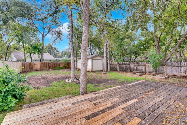 Building Photo - 9706 Moorberry St